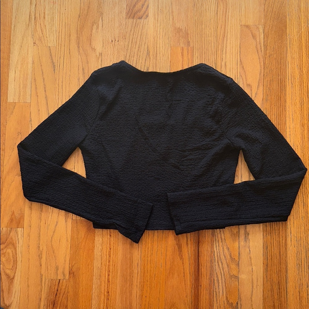 Timing Black Cropped Long-Sleeve Top with White Bow Accents - Picture 5 of 6